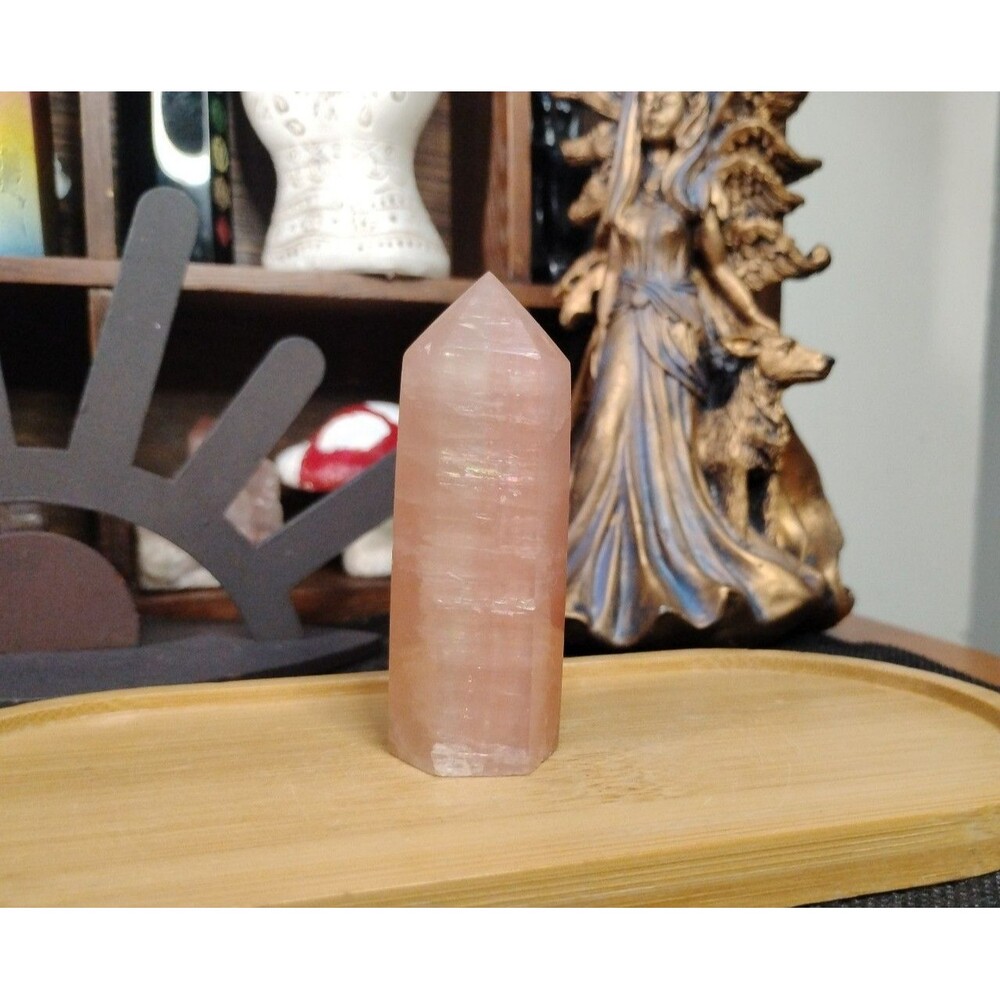 Uv Reactive Mangano Calcite Crystal Tower